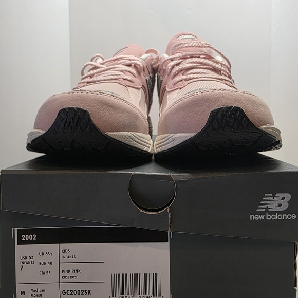 New Balance 2002R sneakers in the 'Pink Sand' or 'Quartz Pink' 7y/8.5w - Picture 7 of 8